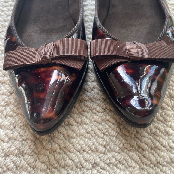 Stuart Weitzman Pointed Toe Patent Leather Tortoise Shell Bow Flats Size 7 - Picture 4 of 11